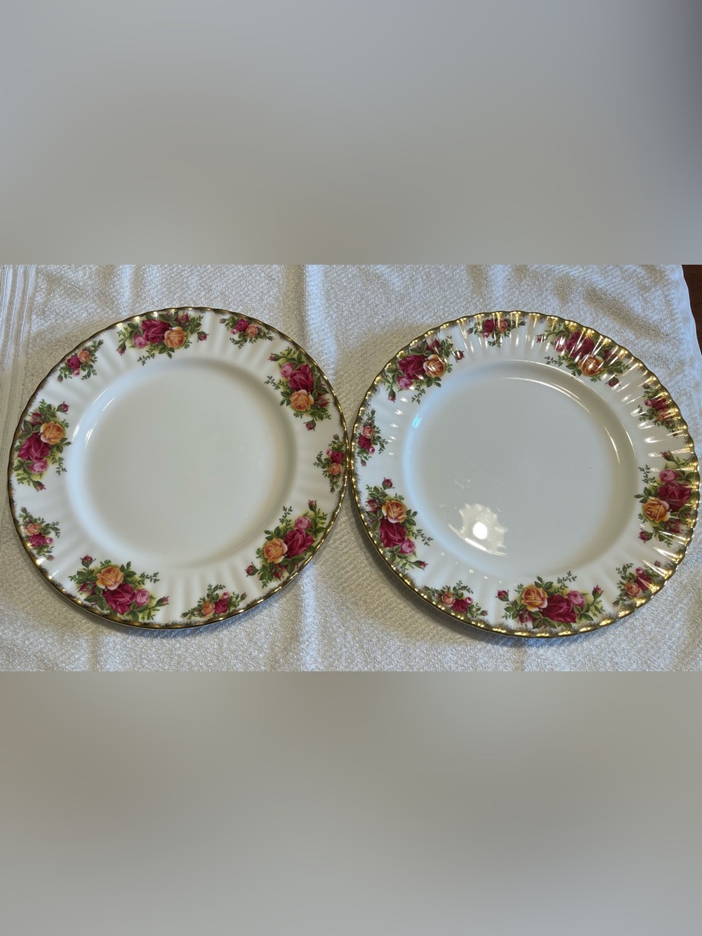 Royal Albert Old Country Roses Rose-Trimmed Dinner Plates in Pink, Yellow & Gold